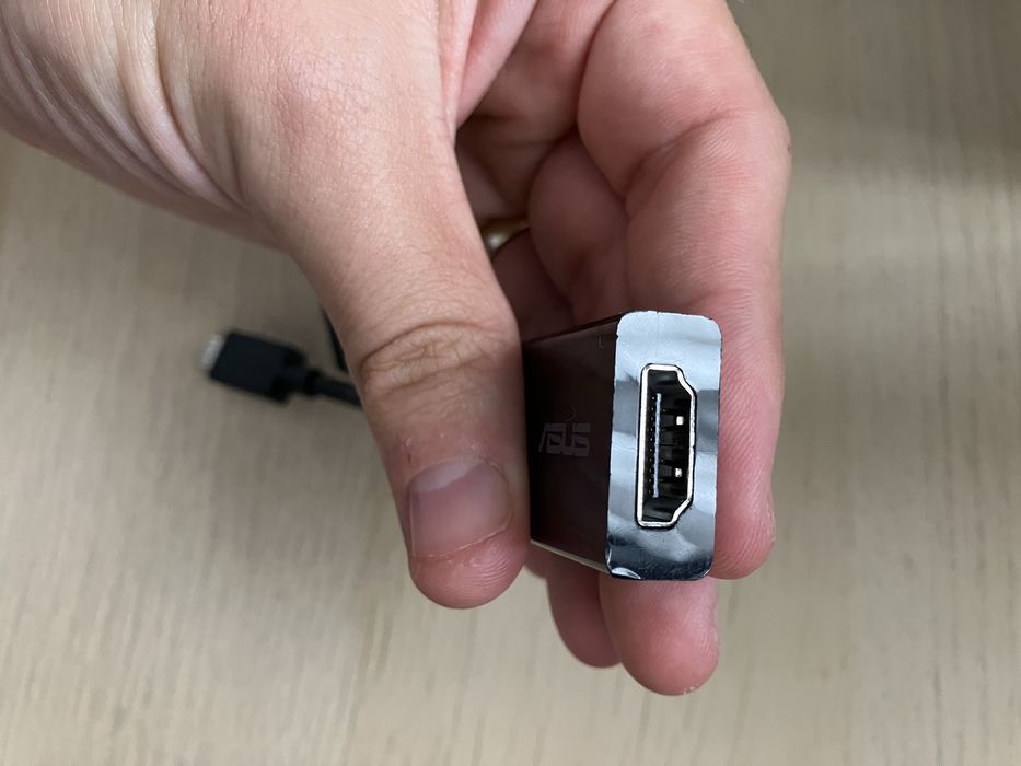 Adaptor ASUS USB-C la HDMI