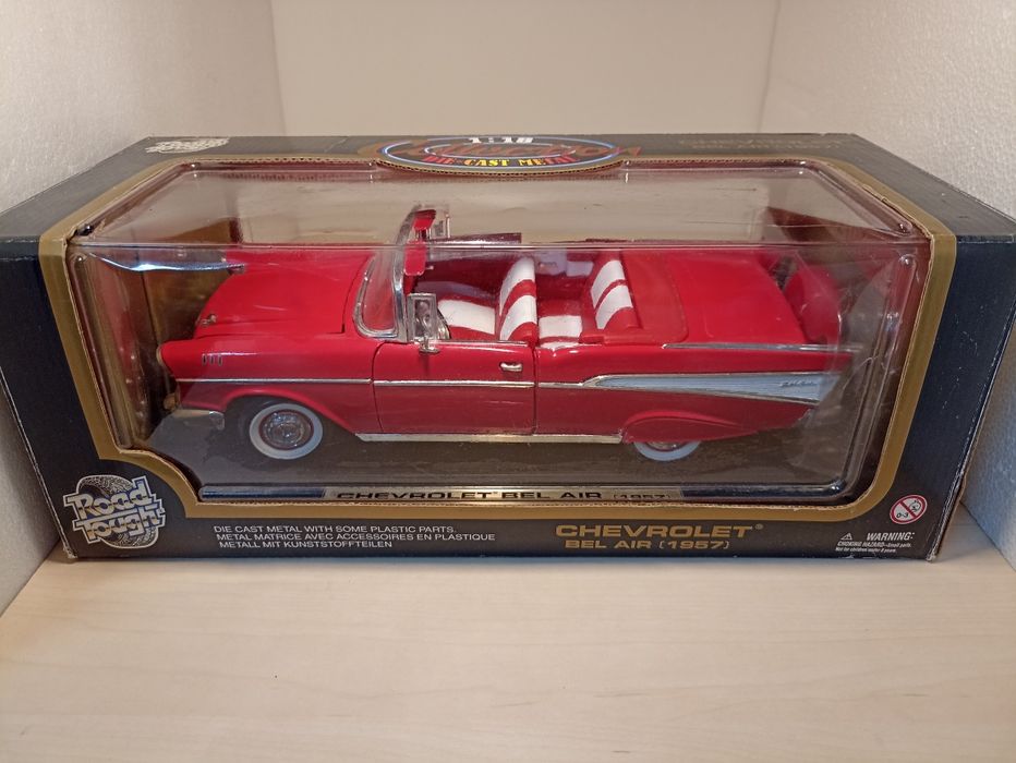 Chevrolet Bel Air 1957 Hard Top Noir/Blanc 1:18 – Classique à échelle