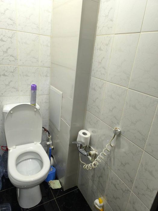 (Без маклер) 4 (5) хонали уй cотилади, 9 қаватли уйни 4 қавати.