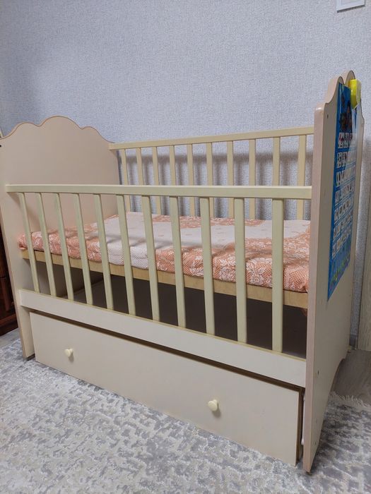 Продаётся детский кроватка с маятником