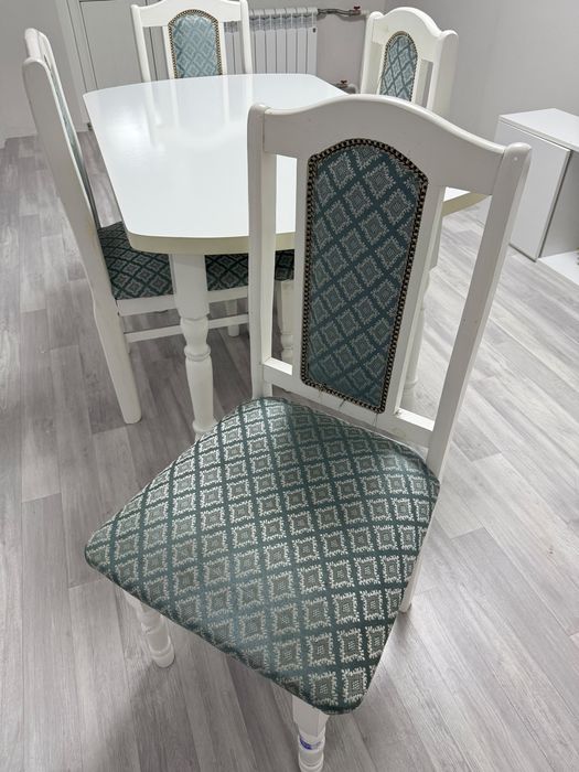 Стол с 4 стульями