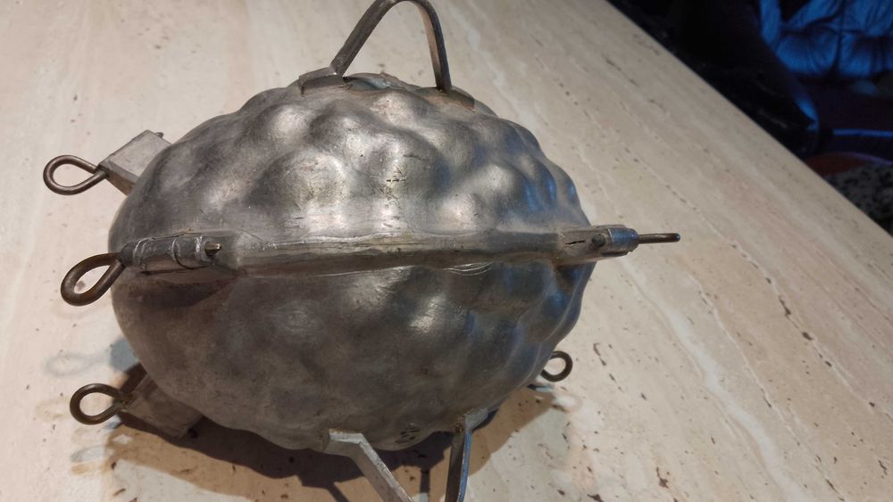 Forma metalica mare pentru oua de ciocolata Paste-piesa rara