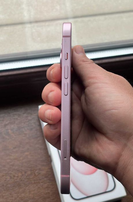 iPhone 15 128 GB (розовый)