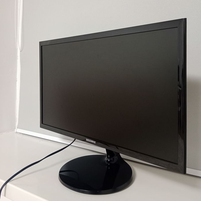 Монитор Samsung S22F350FHI 21.5" Full HD