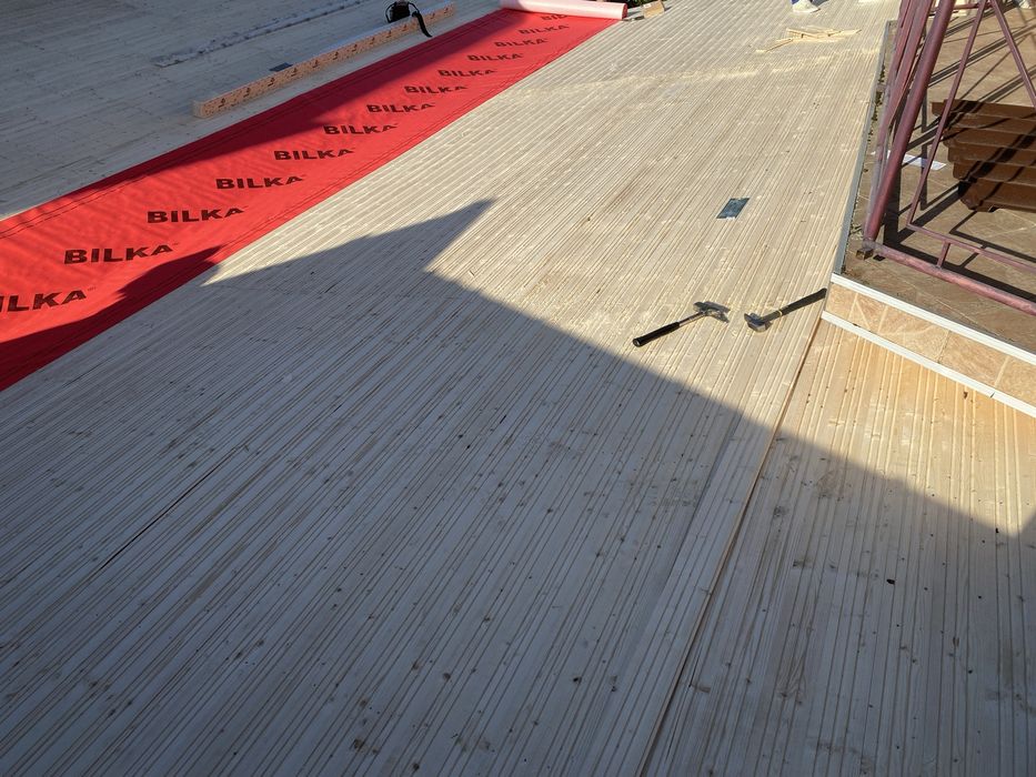 Executam reparati mansardari terase