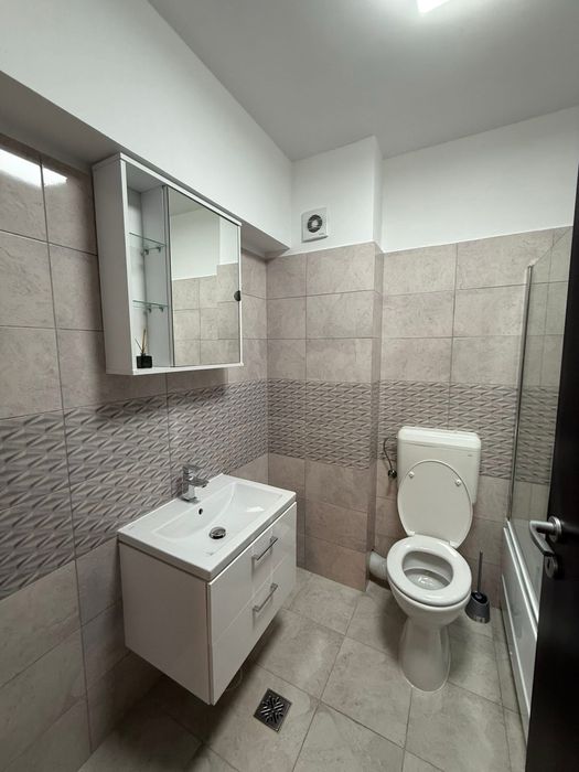 Închiriez apartament 2 camere cu loc de parcare | Sector 4