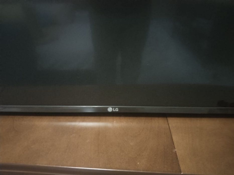 Телевизор lg.