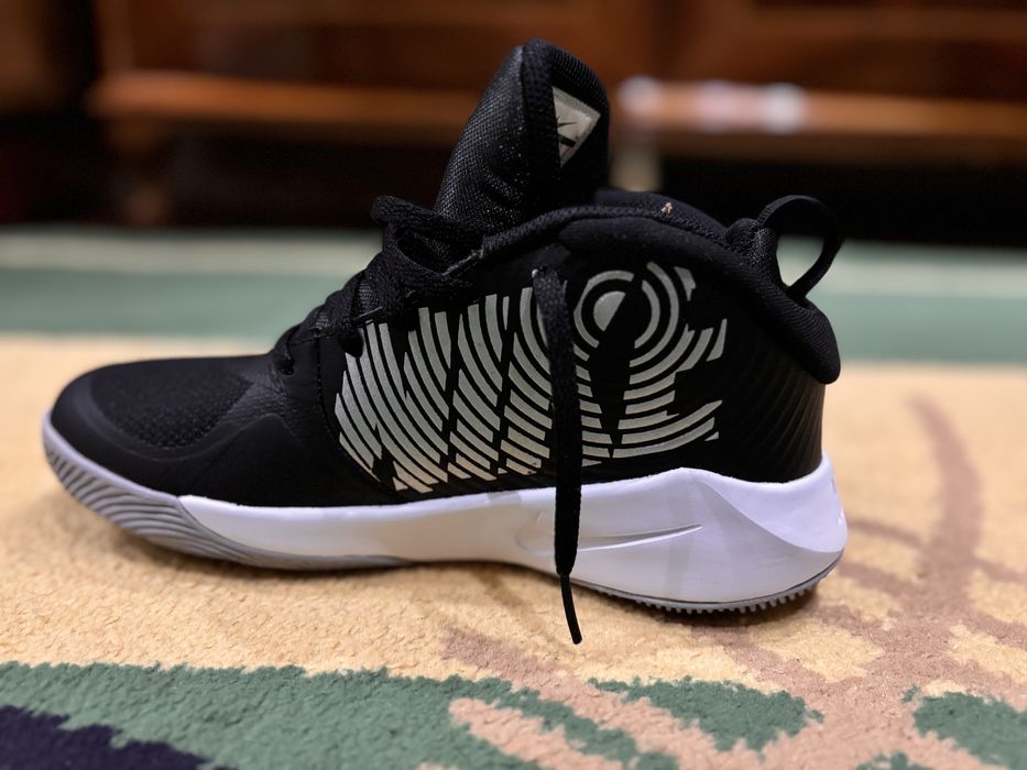 Оригинальные кроссовки NIKE Team Hustle