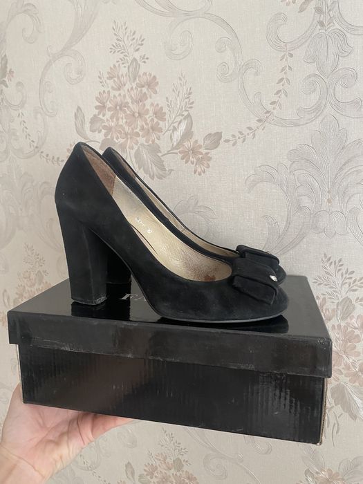 Туфли замшевые на каблуке