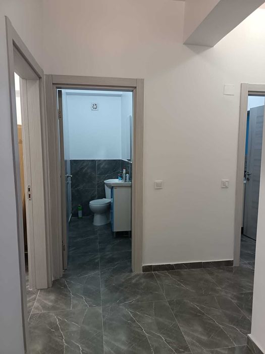 Spatiu pentru servicii inclusiv medicale - parter bloc nou.