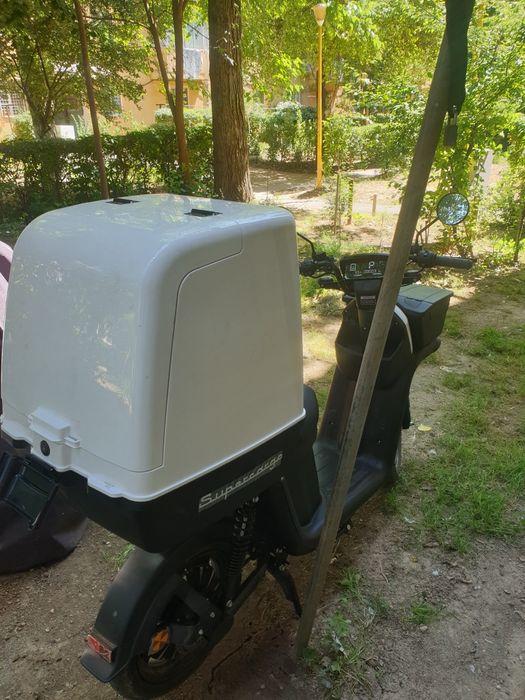 Lada glovo,100l,termica pitta,2 chei,