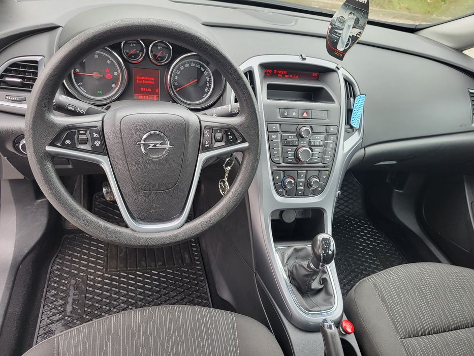 Opel astra J limousine