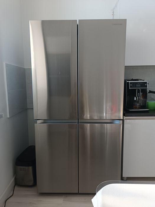 Холодильник Samsung Side by Side