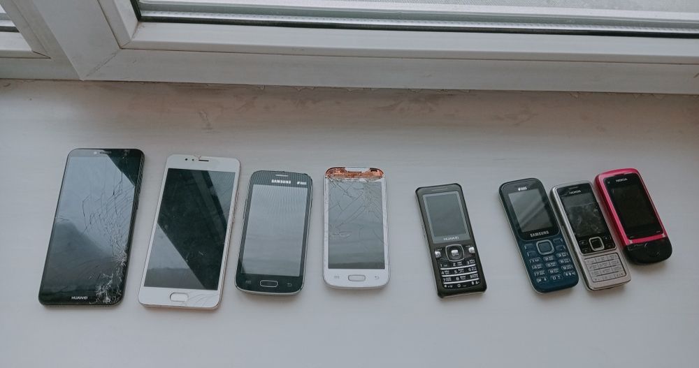 Продам телефоны на запчасти
