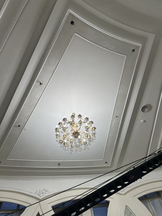 Люстра тойханаға, үйге