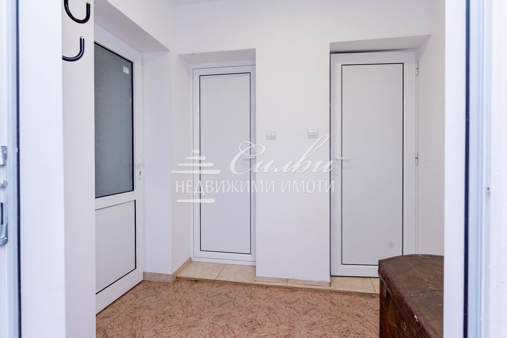 Продава се Етаж от къща в Шумен, Център - 153 кв.м за 1000 €/кв.м - Снимка #9