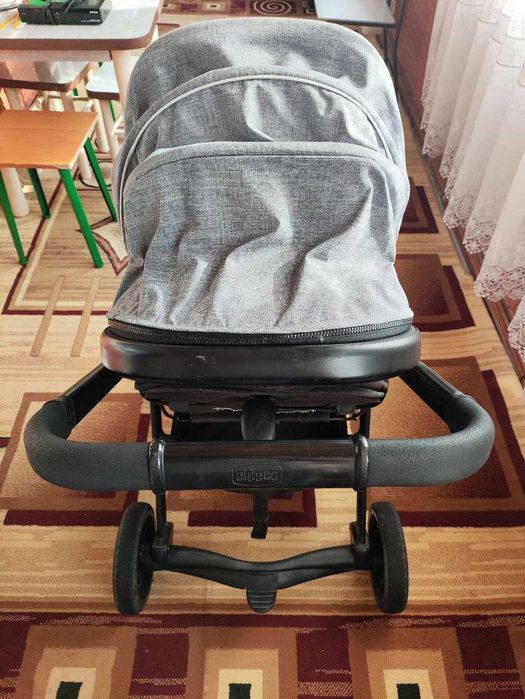 Коляска трансформер Chicco Urban в хорошем состояние продаётся