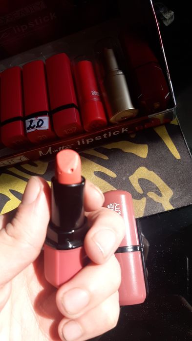 Продам помаду за пол цены