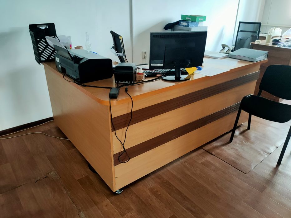 Продам офисный стол