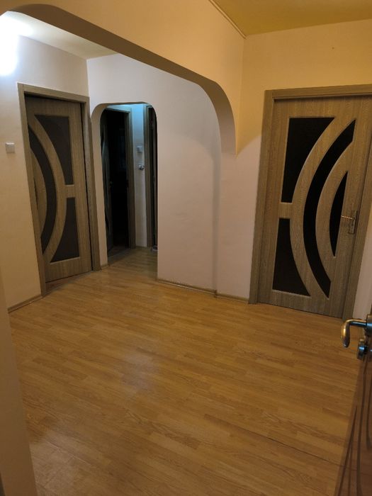 Închiriez apartament 3 camere