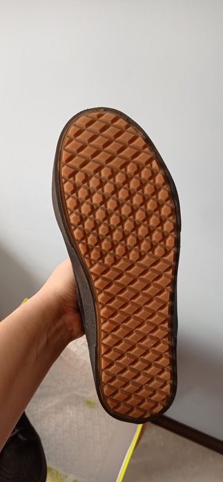 Продам высокие кеды Vans