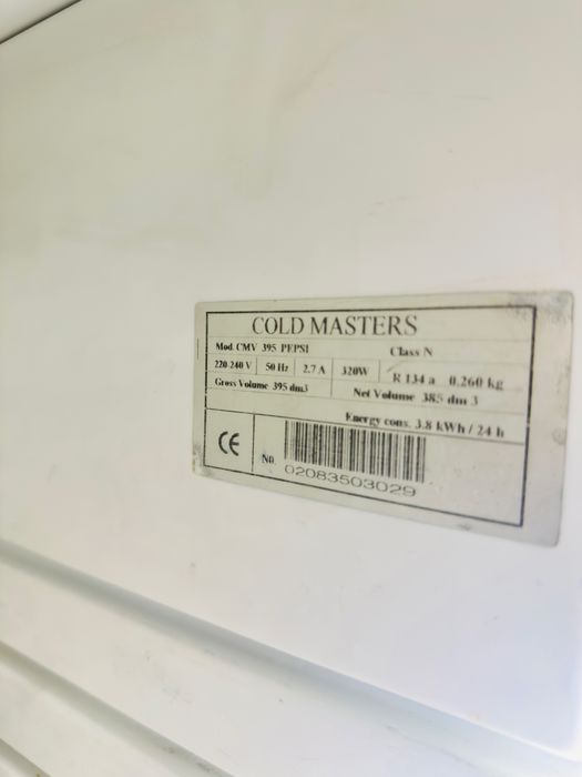 Вертикална хладилна витрина