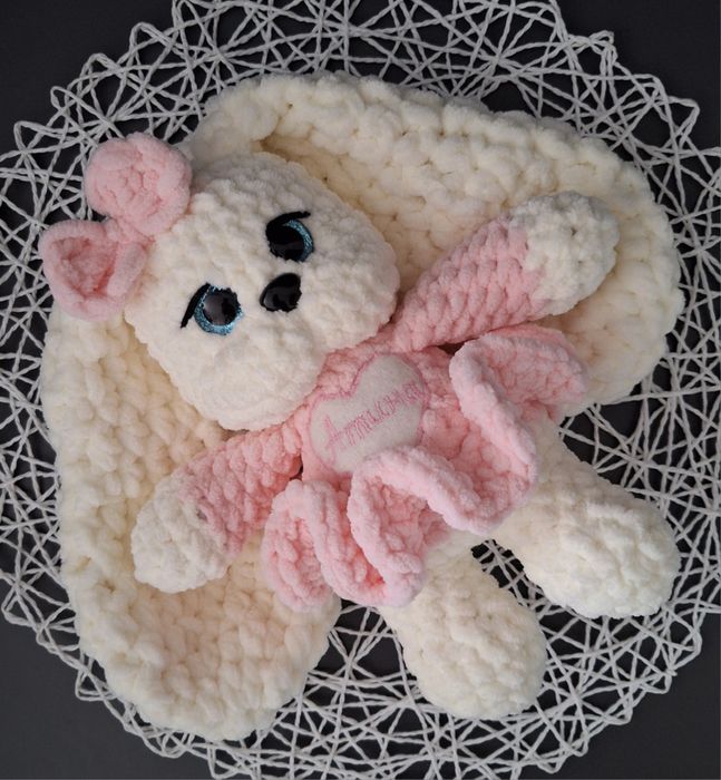 Плетени зайчета от плюшена прежда