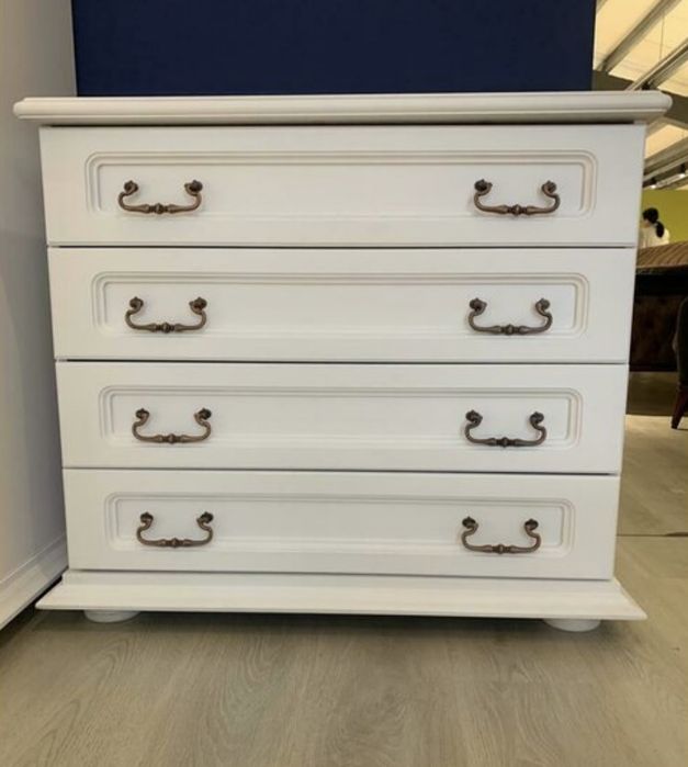 Caut COMODA asemanatoare