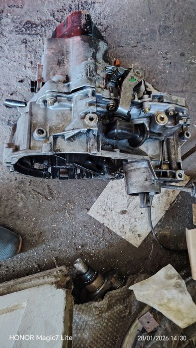 Продавам Скоростна кутия за Рено Клио 1.5 DCI