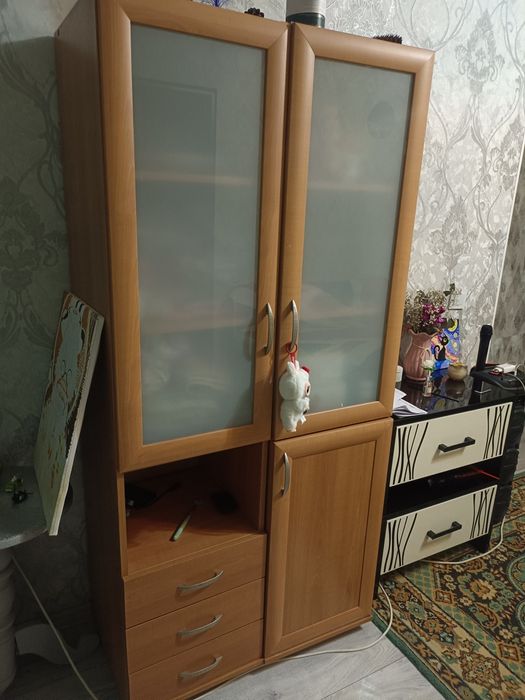 Два  шкафа узкие