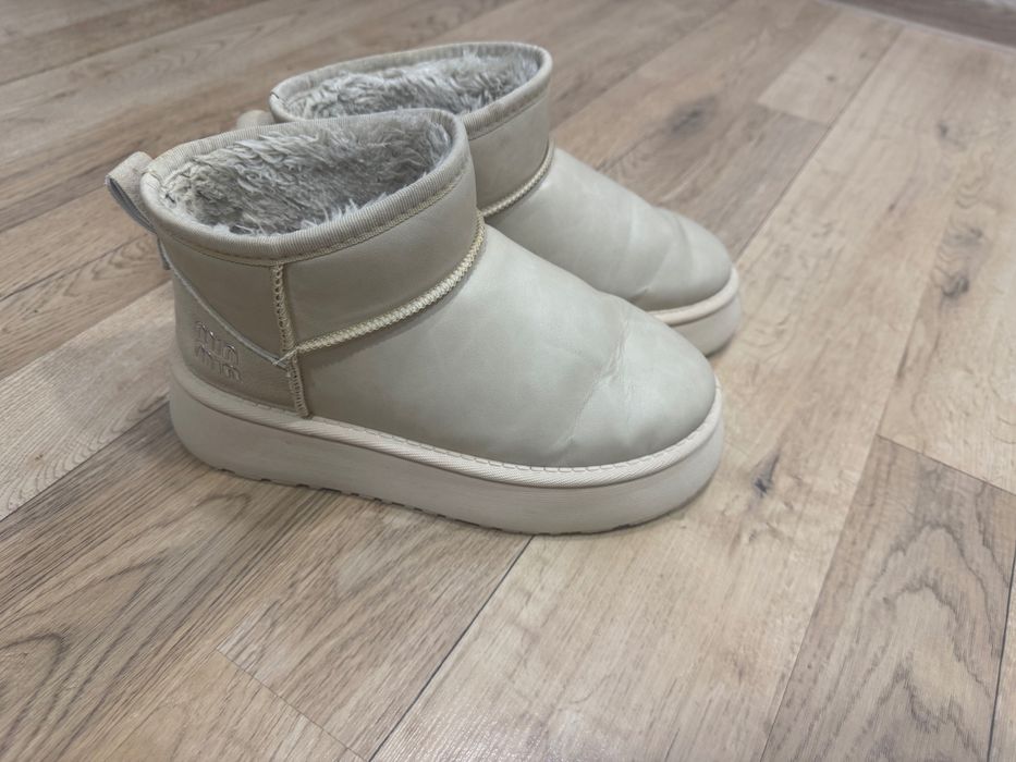 Угги миу миу в молочном цвете