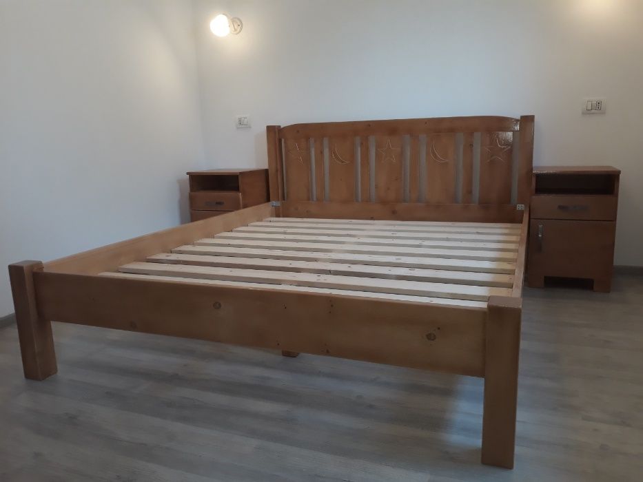 TRANSPORT GRATUIT.Pat matrimonial din lemn masiv cod 210