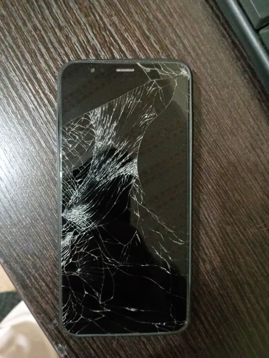 iPhone 4S (8 ГБ) Xiaomi Redmi 5 plus va 45 wtli taypsi zaryadnik b.n