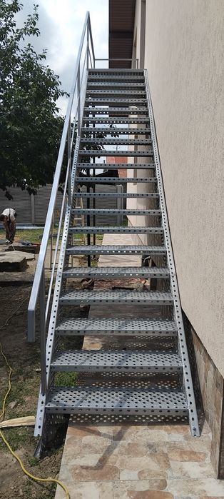 Scara zincate la comanda în toată tara oferim și montaj