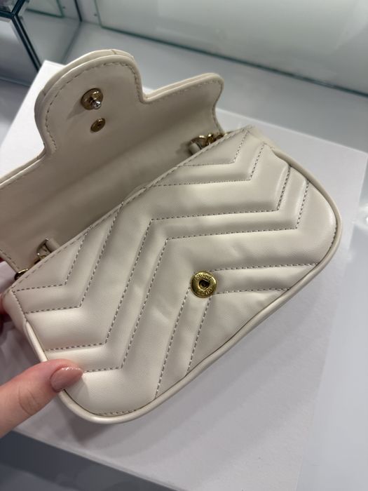 Малка бежова чанта