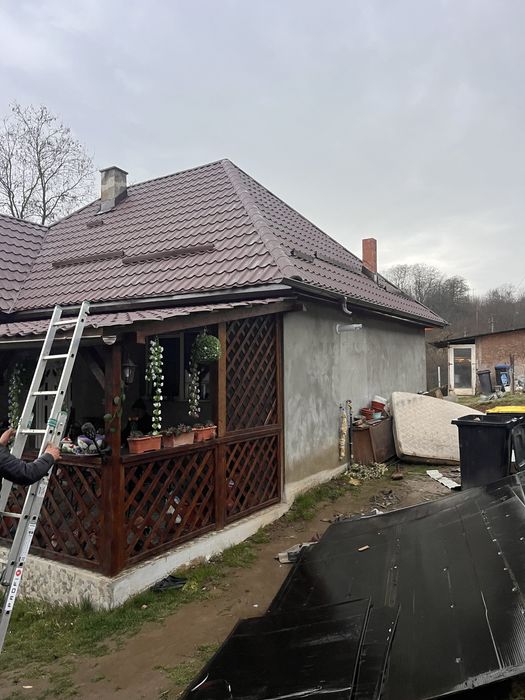 Montaj acoperisuri reparatii jgheaburi cherestea dulgherie velux cos