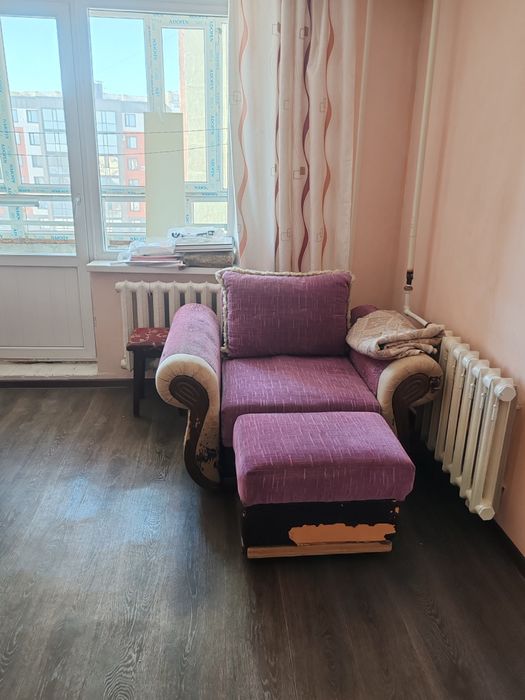 Отдам даром б/у диван и кресло