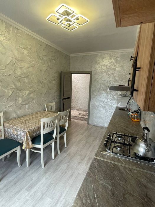 Новостройка 3 хоналик Уй  сотилади жихозсиз хам сотилади