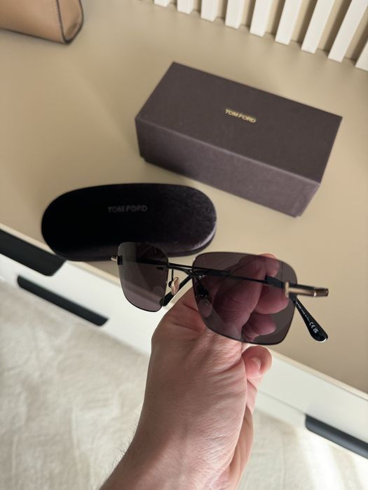 TOM FORD  sungla