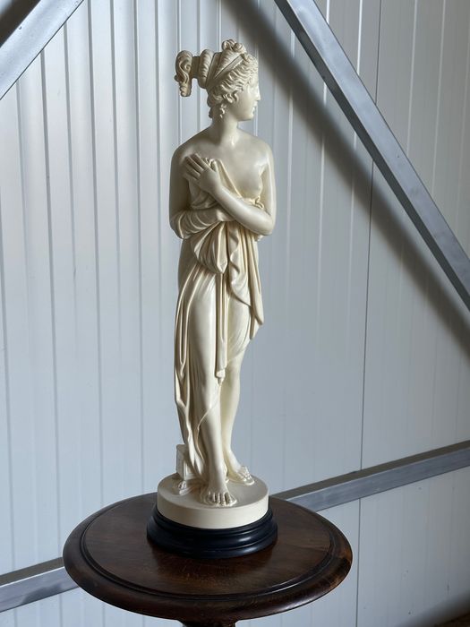 Statuetă „Venus Italica” (Antonio Canova) – Stil Neoclasic