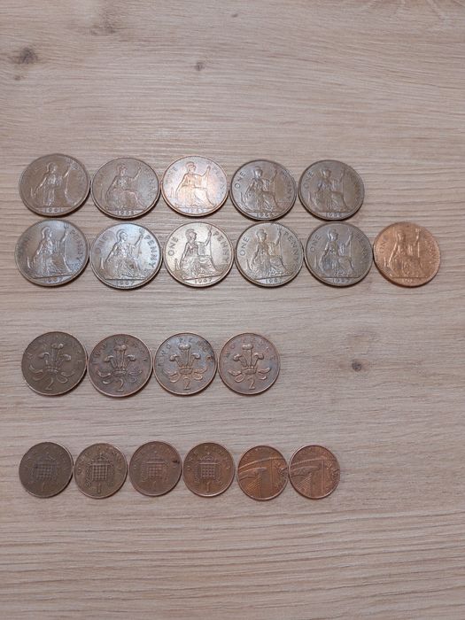 Монети One Penny; New Pence; Two Pence