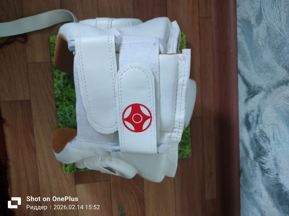 Продам шлем для каратэ.