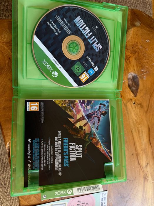 Joc Split Fiction Xbox Series X