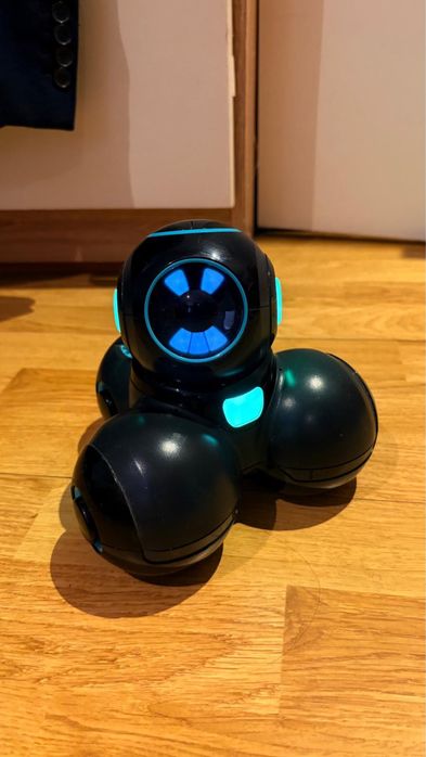Vand robot CUE-inteligent programabil inteligenta artificiala cu cutie