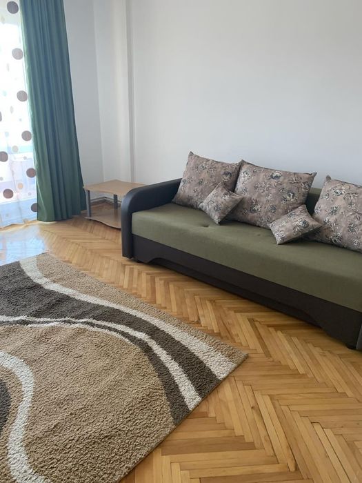 Închiriez garsonieră