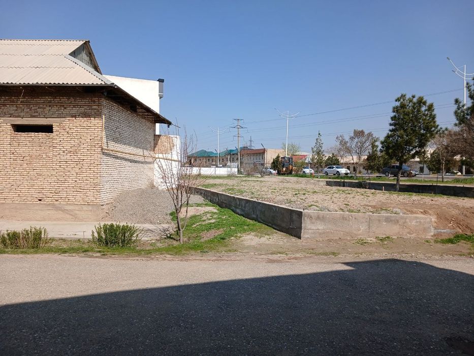 шахар марказидан уй карши шахар Уй сотилади Жайхун кучасида  жойлашган