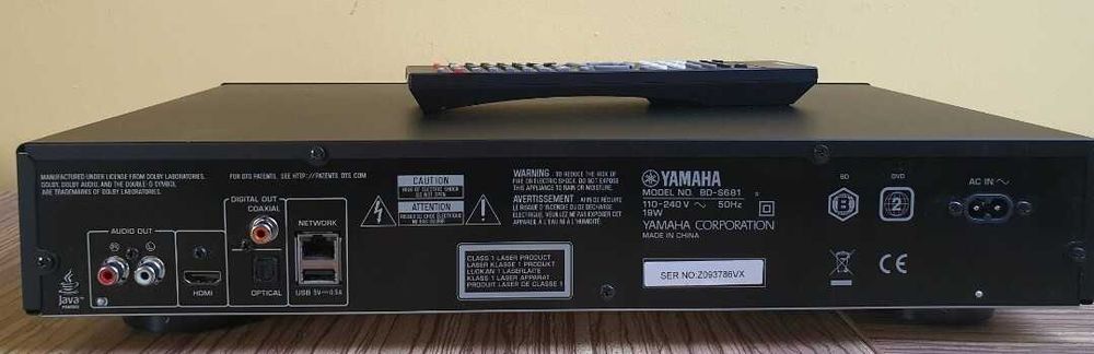 Yamaha BD-S681 Blu-ray player Wi-Fi 3D upscaling 4K Miracast