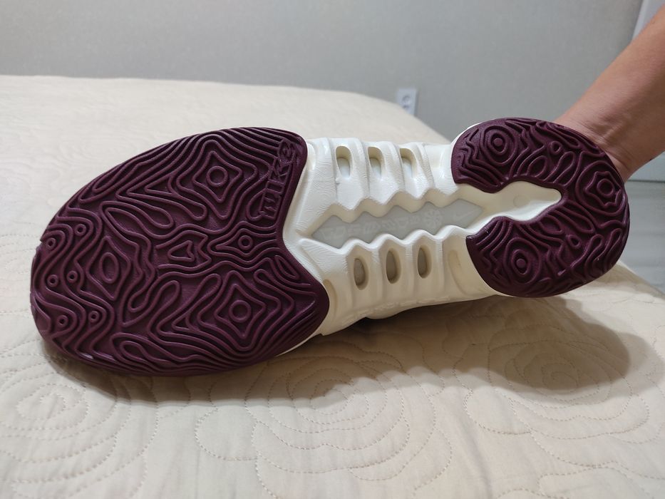 Продам оригинал кроссовки Nike