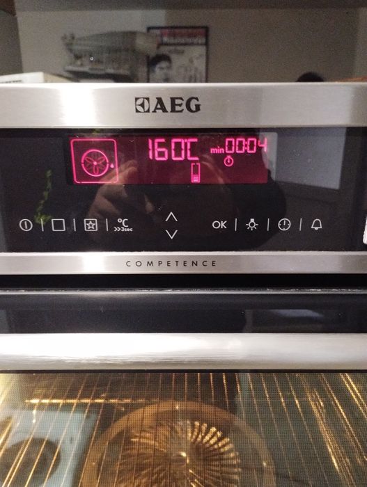 Мултифункционална фурна AEG Competence Конвектомат Steam