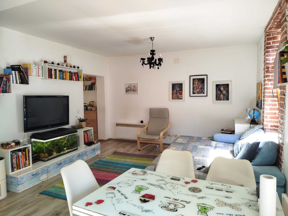 Apartament la casa central, 3 camere si curte privata